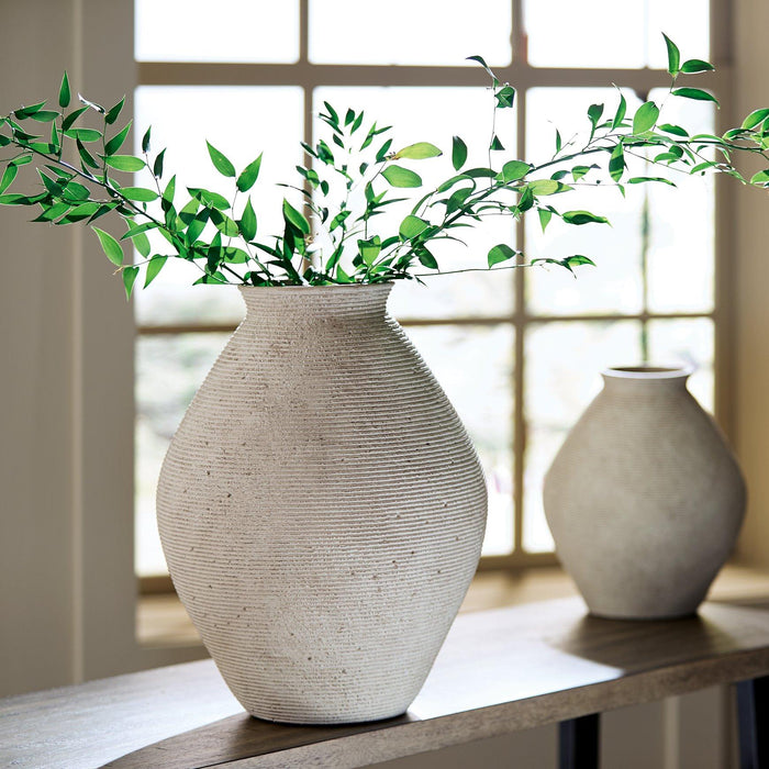 Hannela Vase